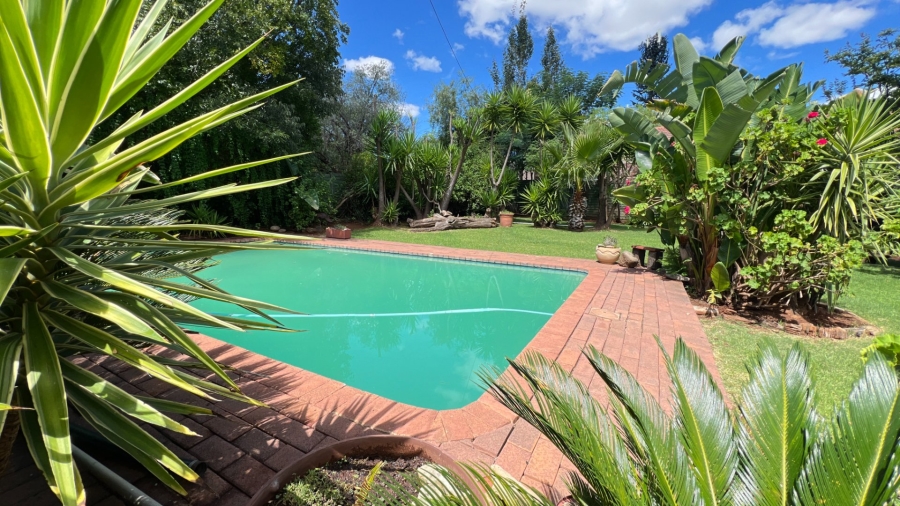 5 Bedroom Property for Sale in Langenhovenpark Free State